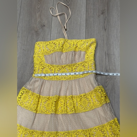 Foxiedox Charming Yellow Lace woman’s Dress 👗💛 - Picture 5 of 9